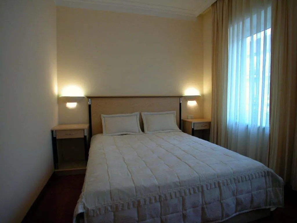 Hotel Kavun Munich 3*,