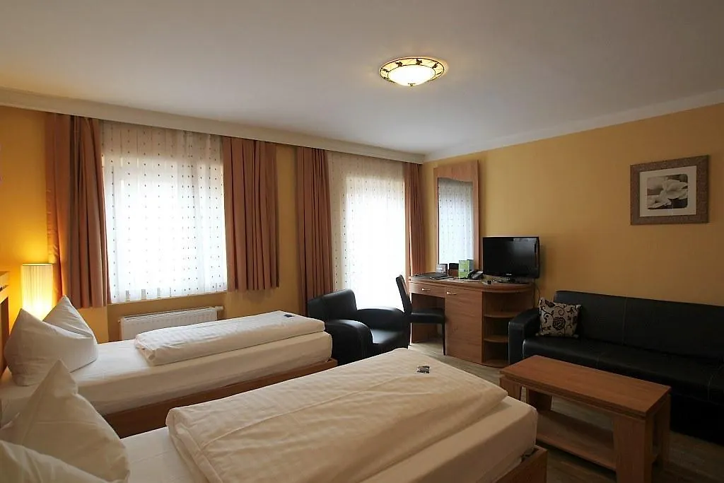 Hotel Kavun Munich 3*,
