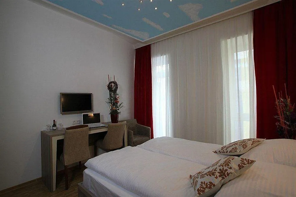 Hotel Kavun Munich 3*,