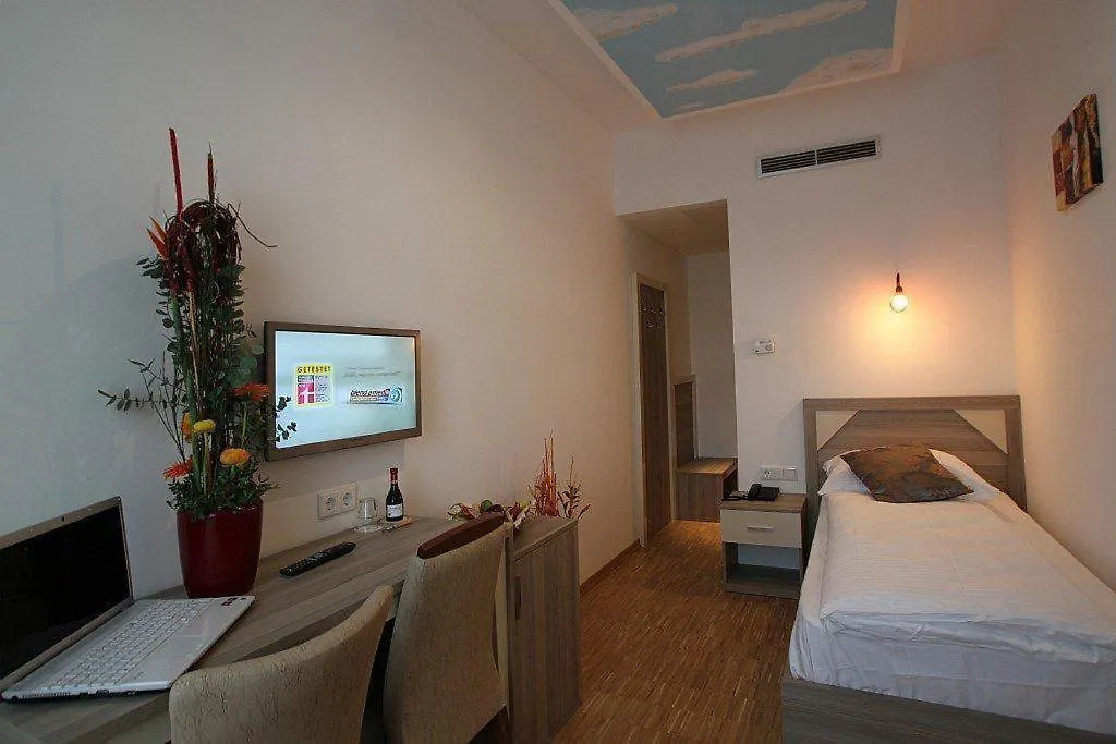 Hotel Kavun Munich